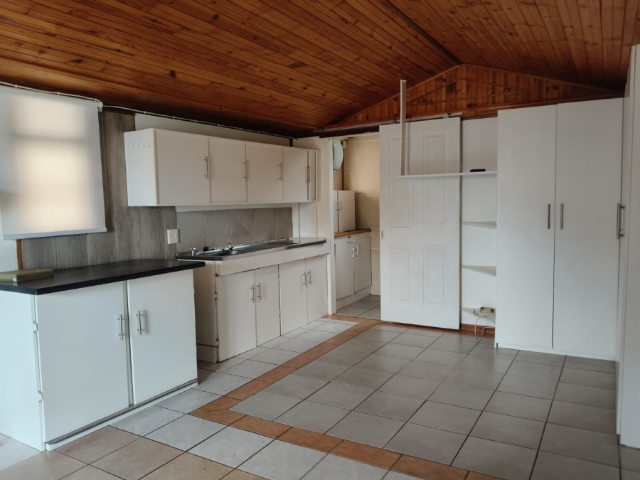 6 Bedroom Property for Sale in Paradise Beach Eastern Cape